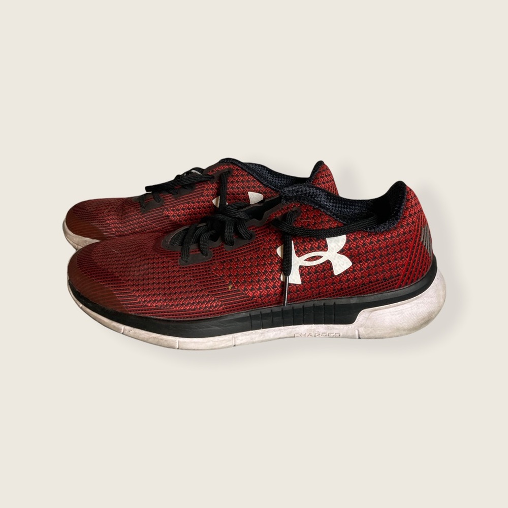 Size 9 men’s under armour burgundy-red running shoes.